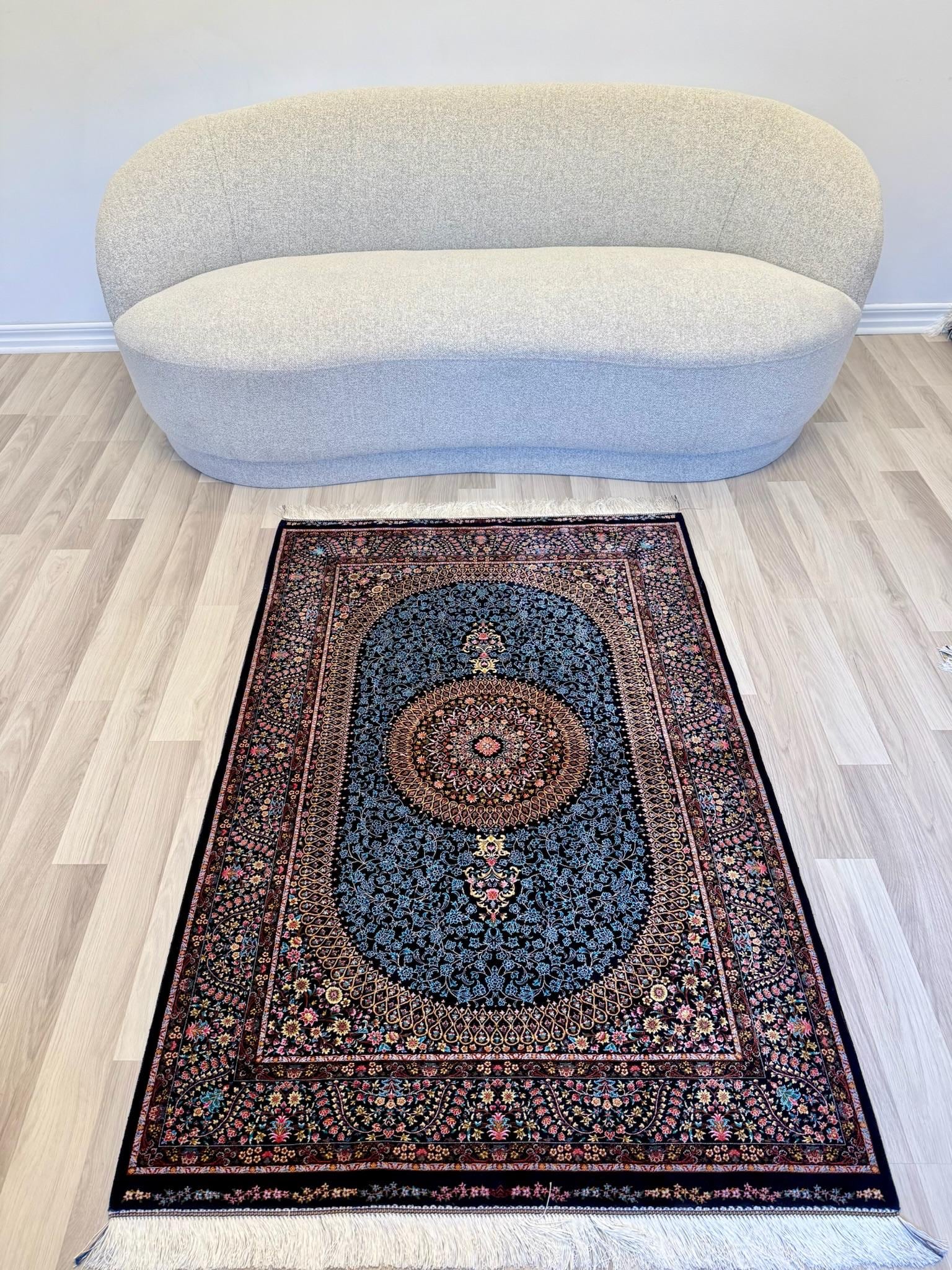 Luxury Persian Bamboo Silk Rug 100x150 cm – Robot-Woven & Hand-Knotted Edges