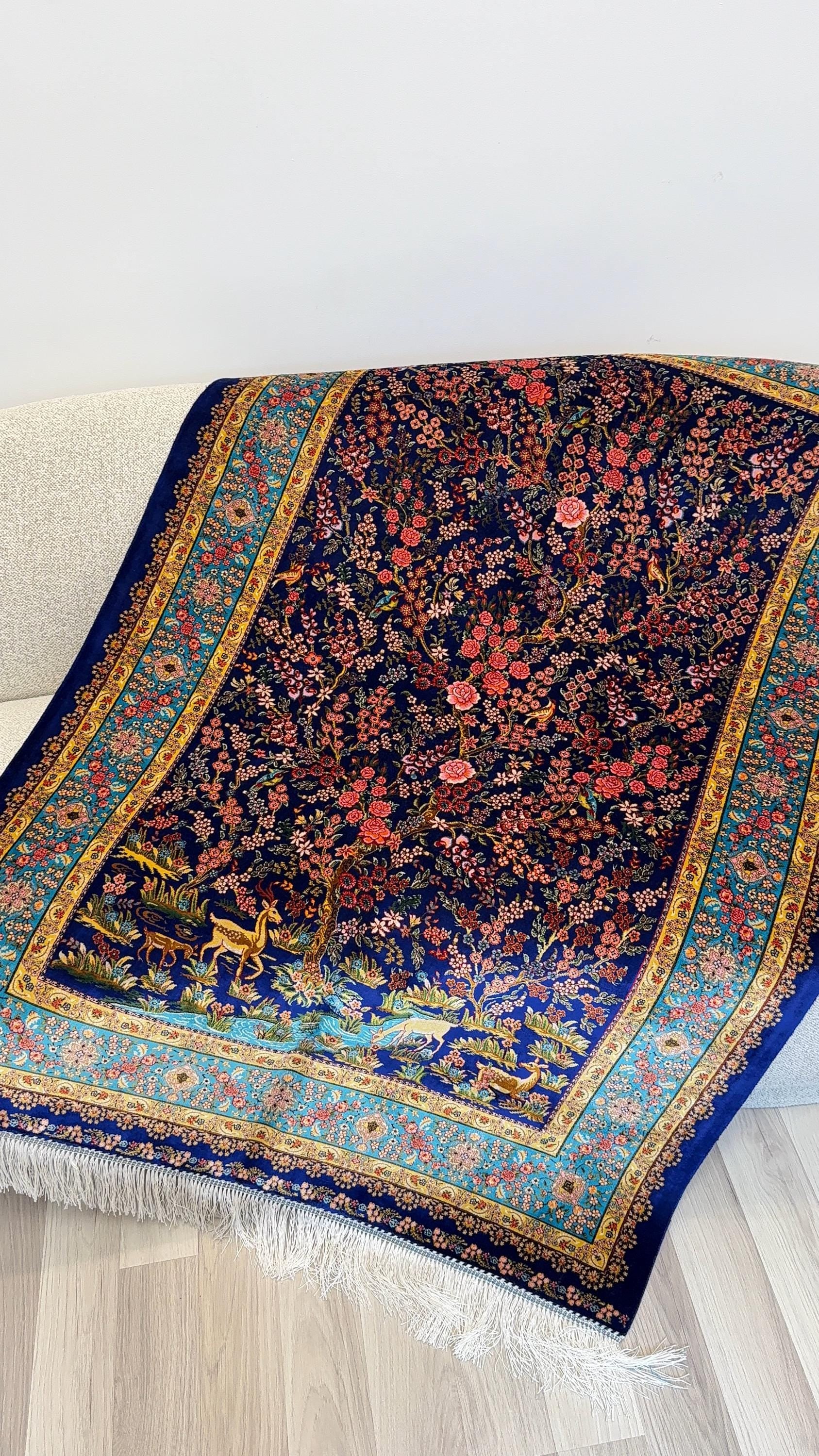 Luxury Persian Bamboo Silk Rug 100x150 cm – Robot-Woven & Hand-Knotted Edges