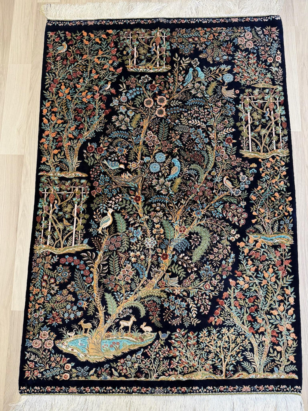 Luxury Persian Bamboo Silk Rug 100x150 cm – Robot-Woven & Hand-Knotted Edges