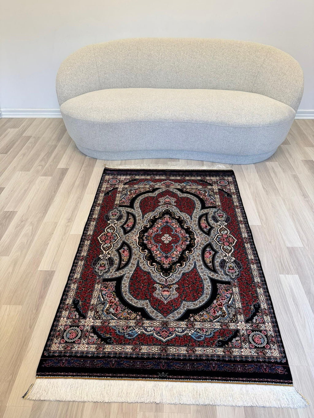 Luxury Persian Bamboo Silk Rug 100x150 cm – Robot-Woven & Hand-Knotted Edges