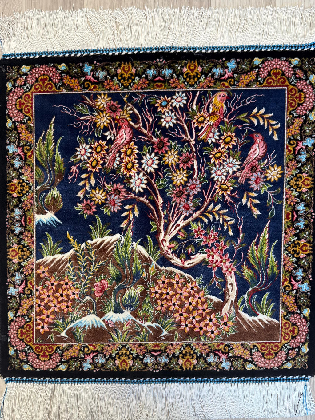 Luxury Persian Bamboo Silk Rug Wall Art Rug 50 x 50cm– Robot-Woven & Hand-Knotted Edges