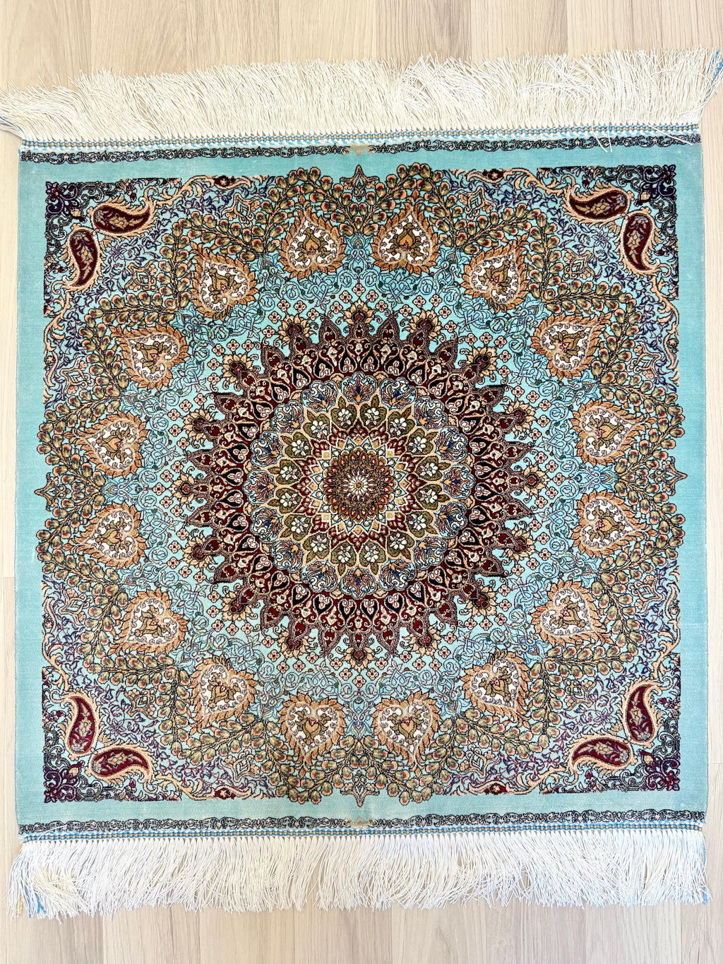 Luxury Persian Bamboo Silk Rug Wall Art Rug 70x70 cm – Robot-Woven & Hand-Knotted Edges