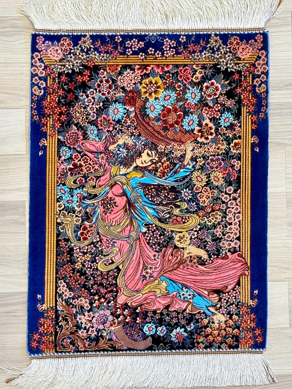 Luxury Persian Bamboo Silk Rug Wall Art Rug 50x70 cm – Robot-Woven & Hand-Knotted Edges