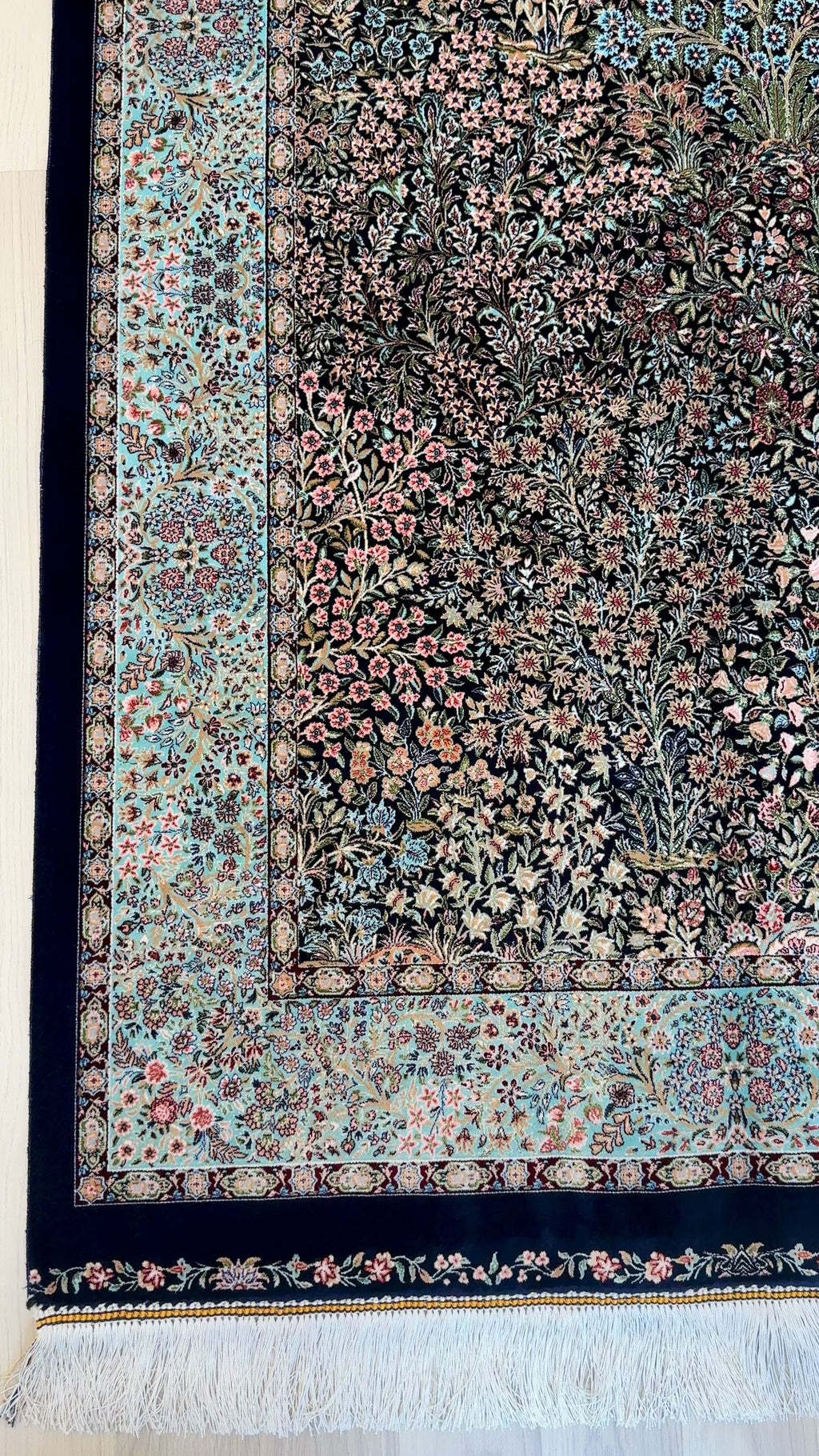 Luxury Persian Bamboo Silk Rug 100x150 cm – Robot-Woven & Hand-Knotted Edges