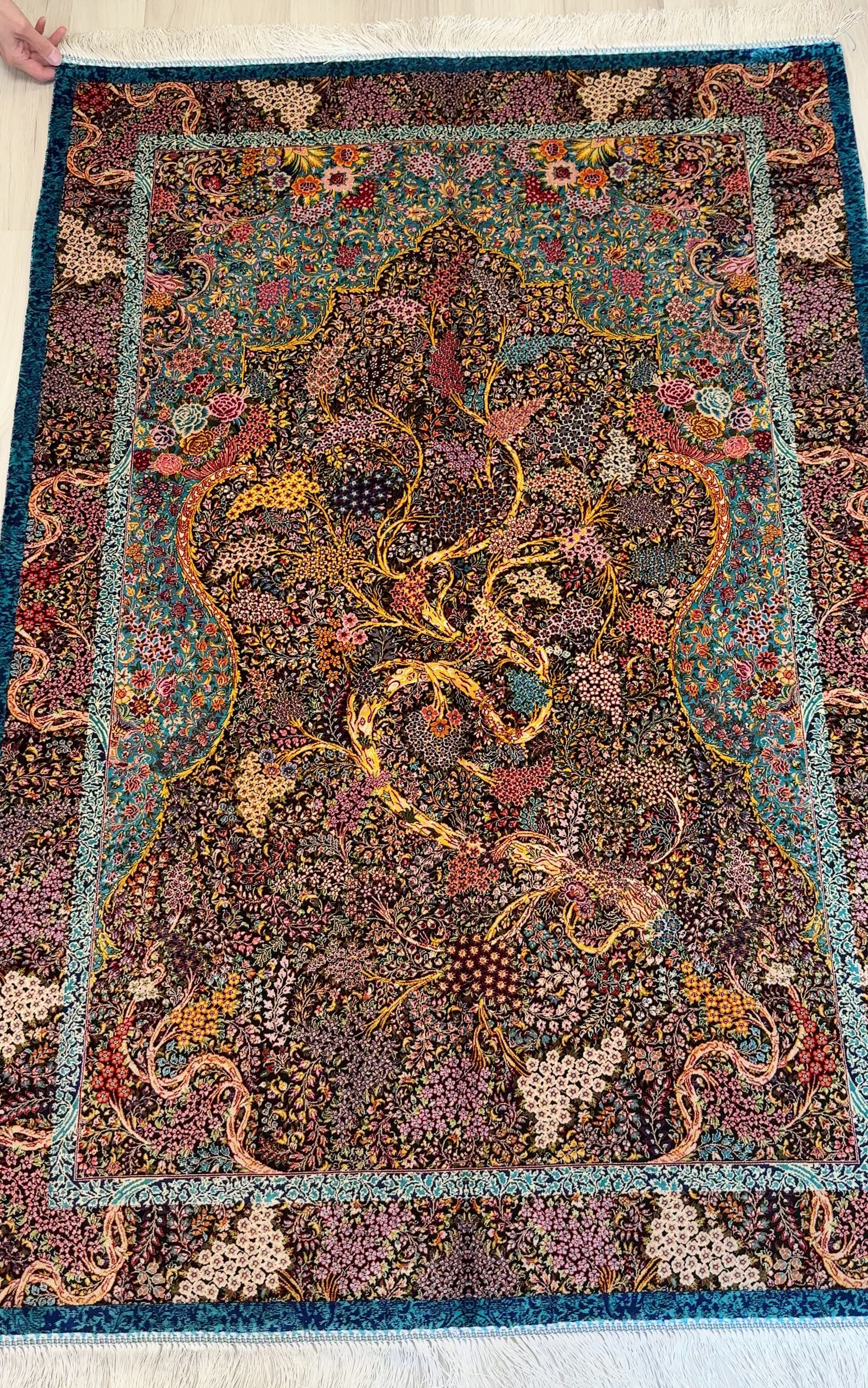 Luxury Persian Bamboo Silk Rug 100x150 cm – Robot-Woven & Hand-Knotted Edges