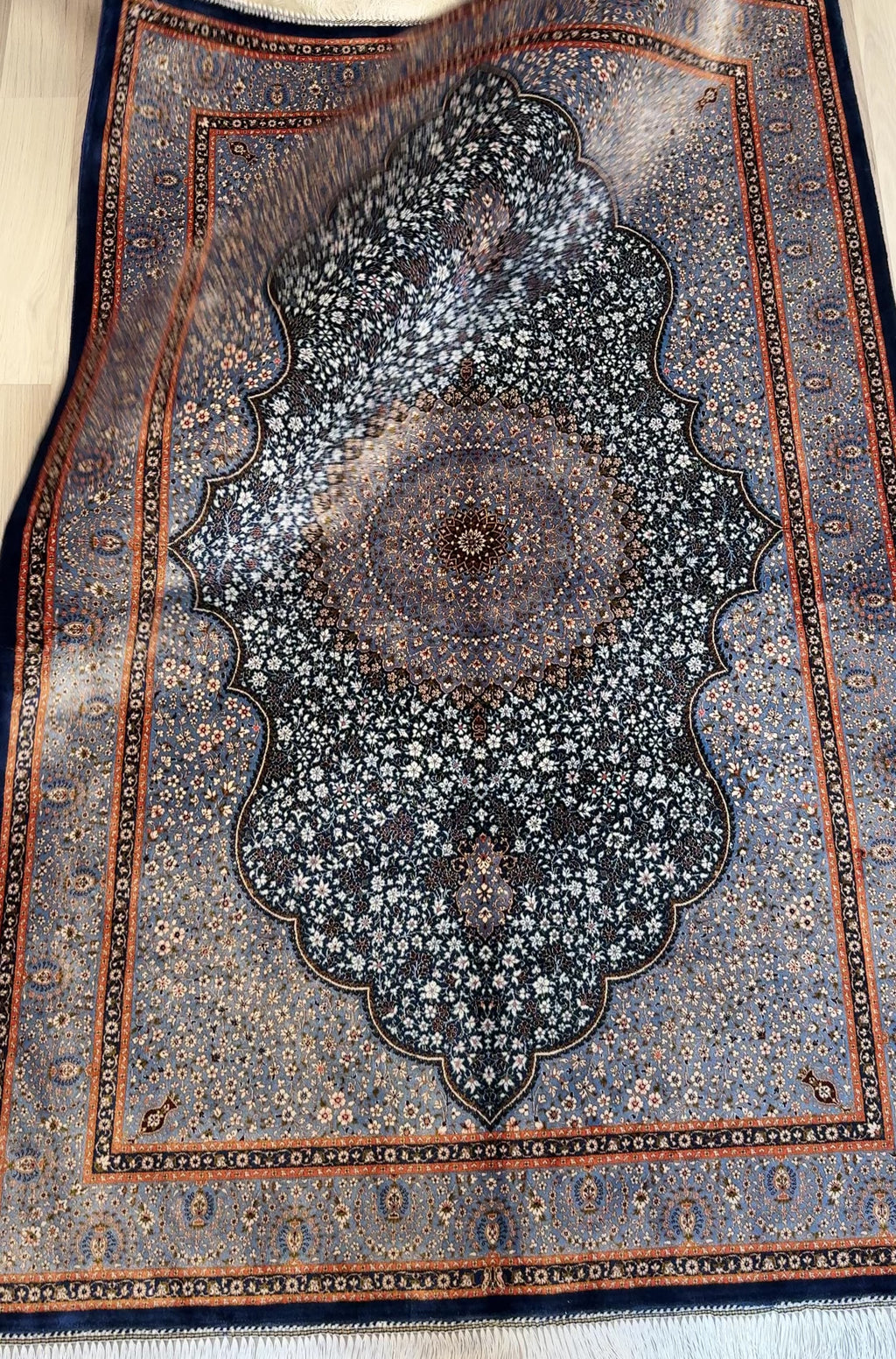 Luxury Persian Bamboo Silk Rug 100x150 cm – Robot-Woven & Hand-Knotted Edges