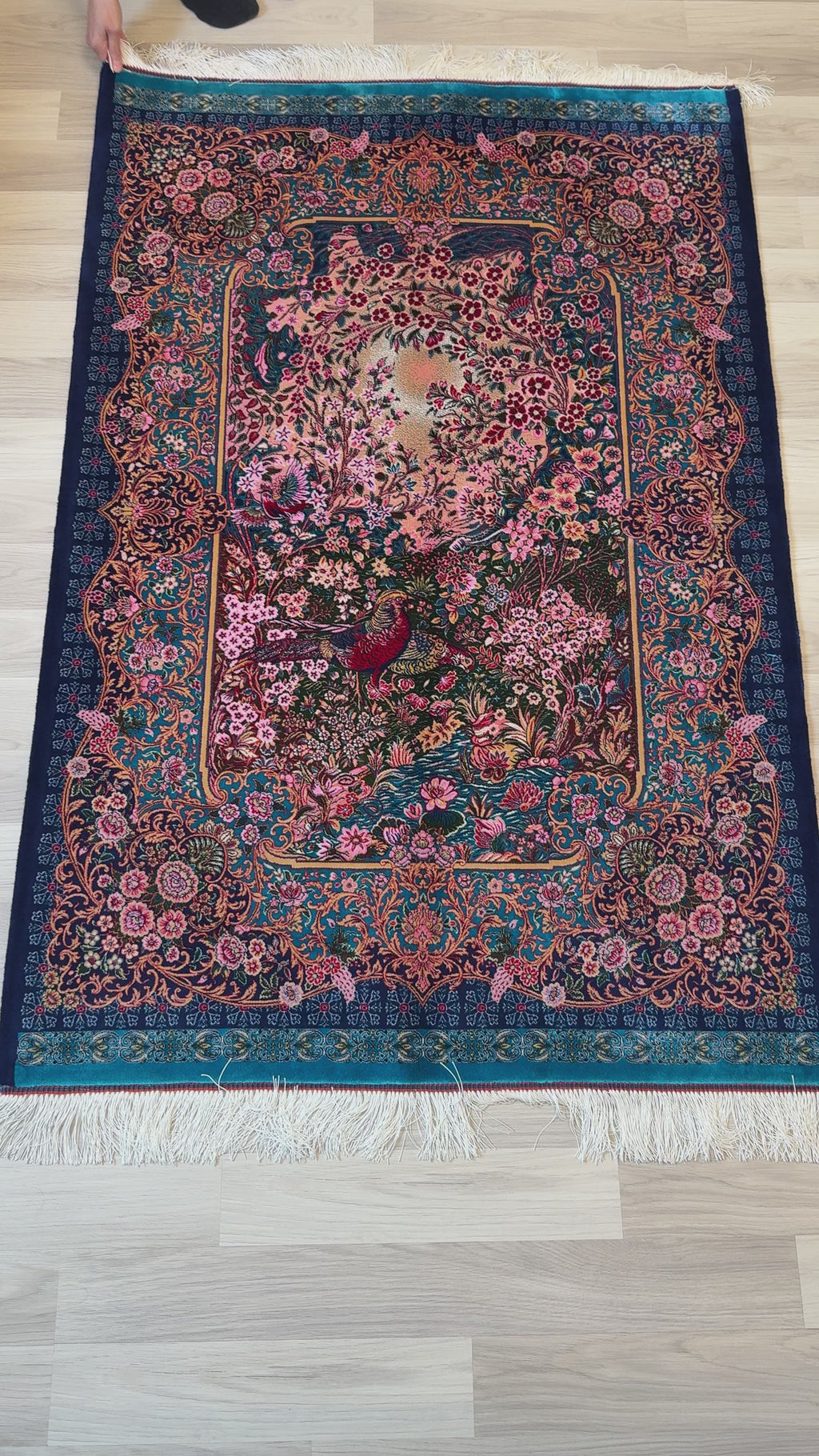 Luxury Persian Bamboo Silk Rug 100x150 cm – Robot-Woven & Hand-Knotted Edges