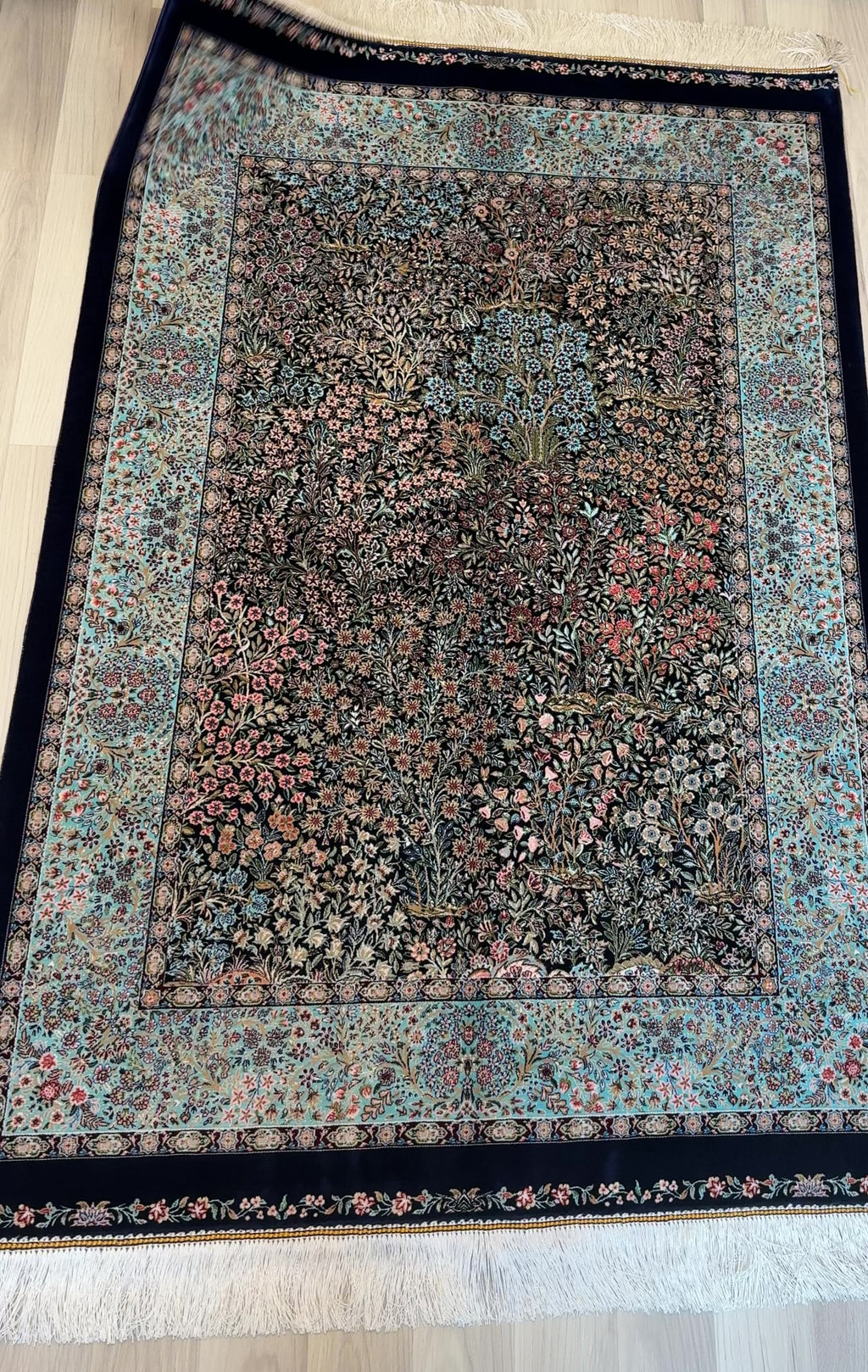 Luxury Persian Bamboo Silk Rug 100x150 cm – Robot-Woven & Hand-Knotted Edges