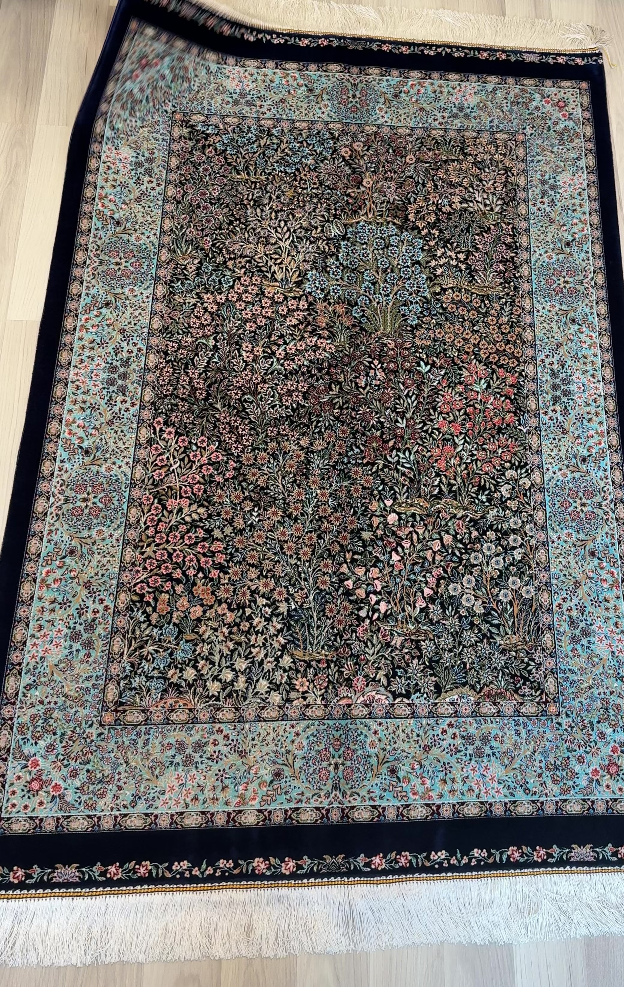 Luxury Persian Bamboo Silk Rug 100x150 cm – Robot-Woven & Hand-Knotted Edges