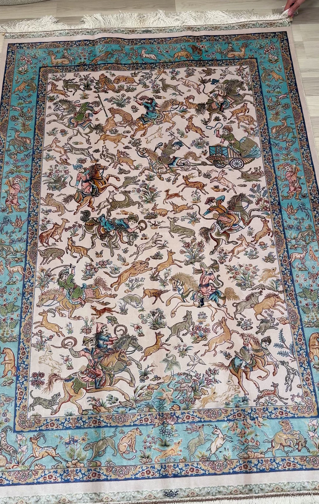 Luxury Persian Bamboo Silk Rug 120x180 cm – Robot-Woven & Hand-Knotted Edges