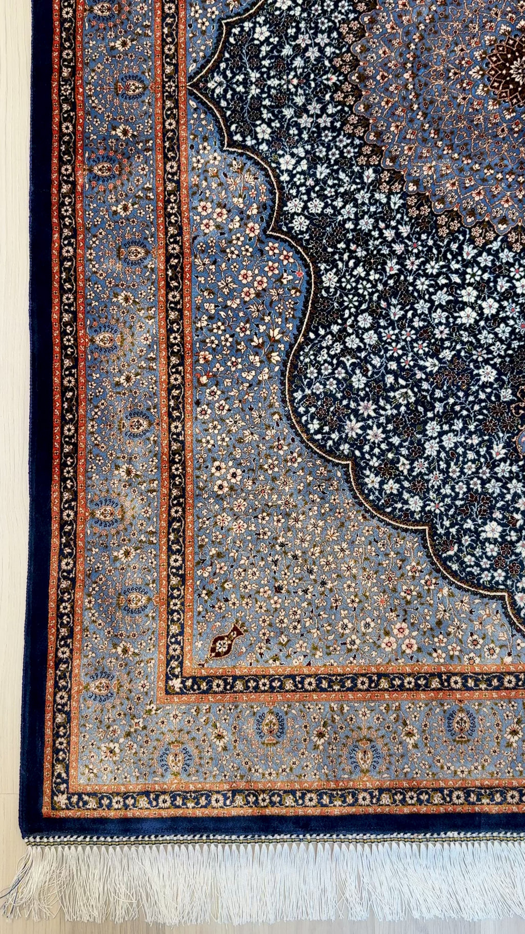 Luxury Persian Bamboo Silk Rug 100x150 cm – Robot-Woven & Hand-Knotted Edges