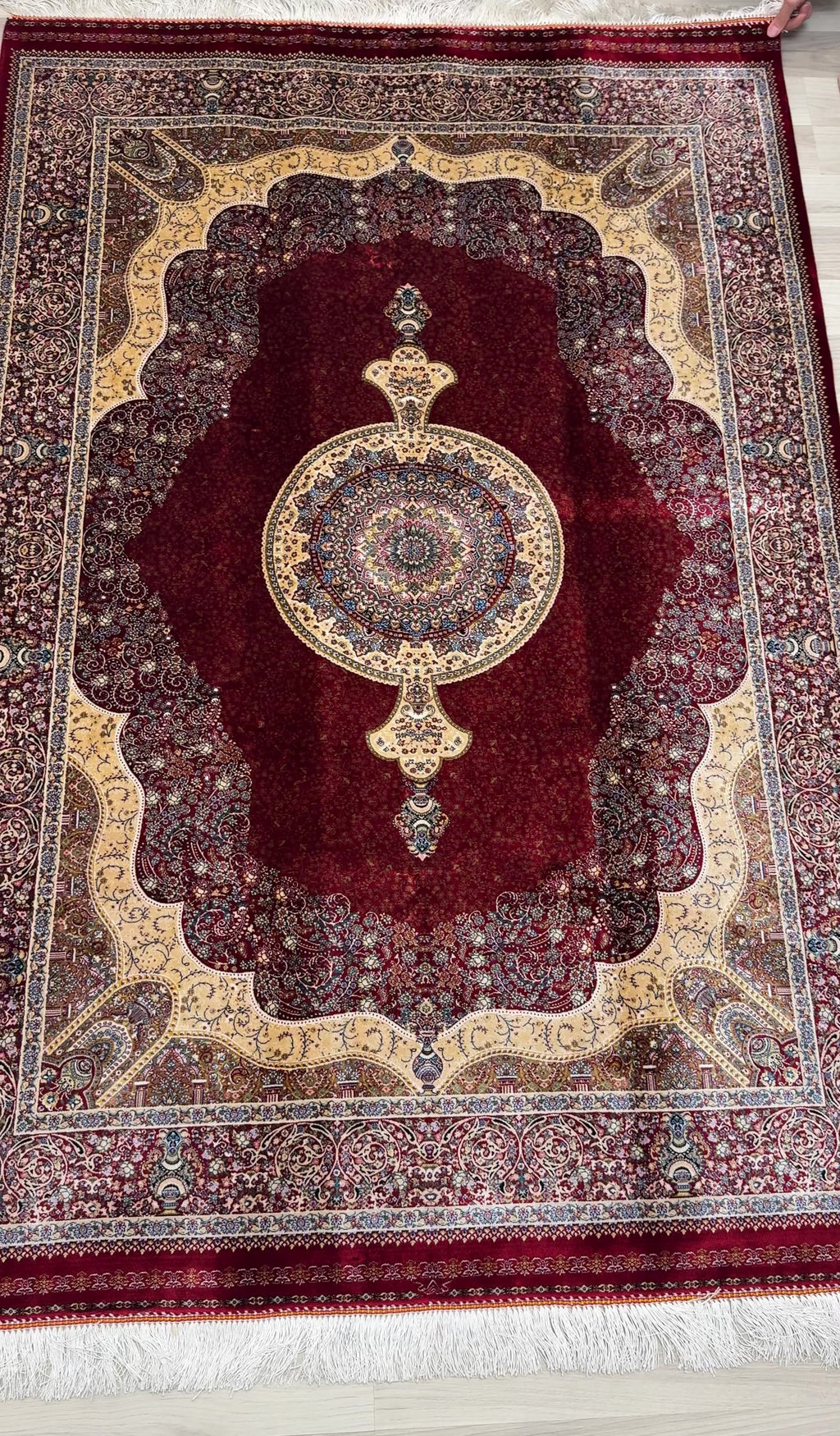 Luxury Persian Bamboo Silk Rug 120x180 cm – Robot-Woven & Hand-Knotted Edges