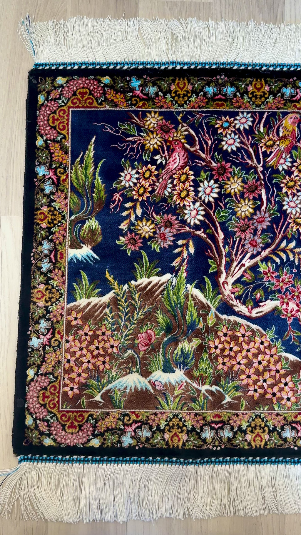 Luxury Persian Bamboo Silk Rug Wall Art Rug 50 x 50cm– Robot-Woven & Hand-Knotted Edges