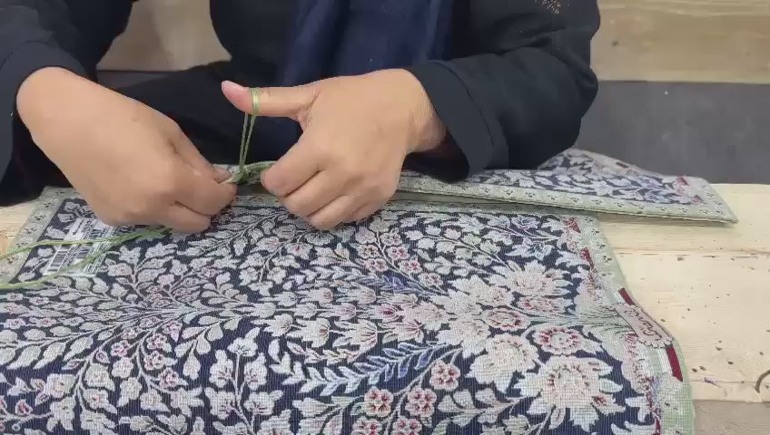 Luxury Persian Bamboo Silk Rug 150x225 cm – Robot-Woven & Hand-Knotted Edges