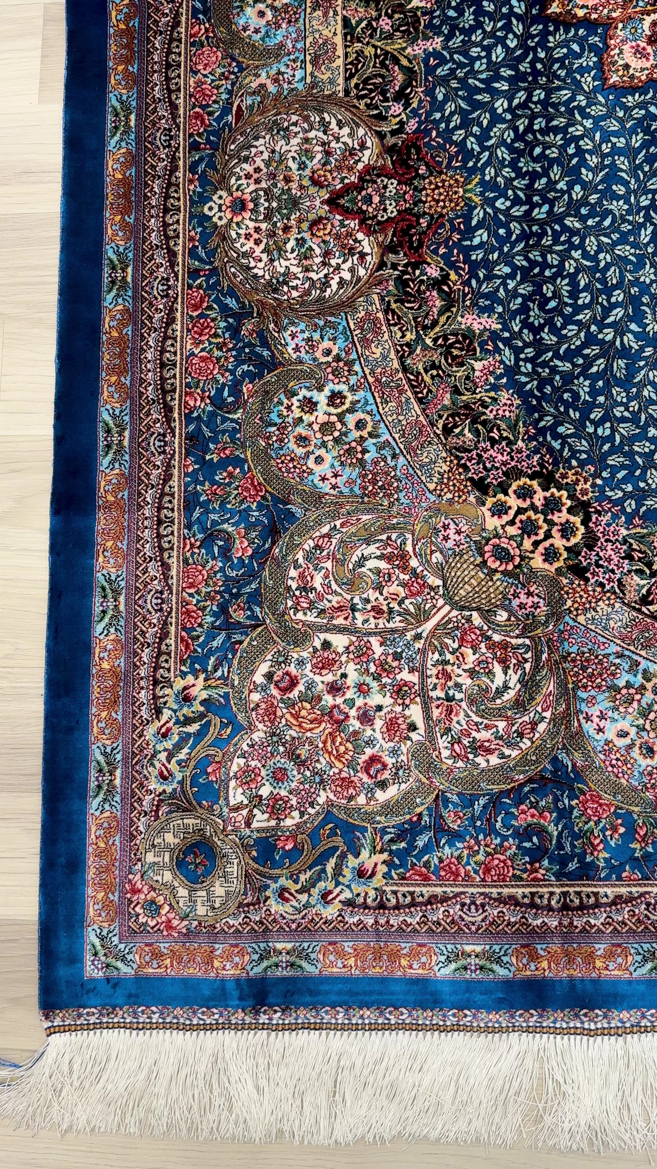 Luxury Persian Bamboo Silk Rug 120x180 cm – Robot-Woven & Hand-Knotted Edges