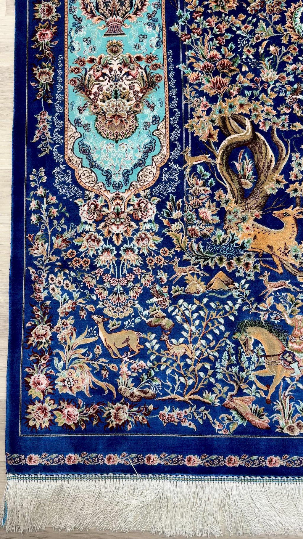 Luxury Persian Bamboo Silk Rug 120x180 cm – Robot-Woven & Hand-Knotted Edges