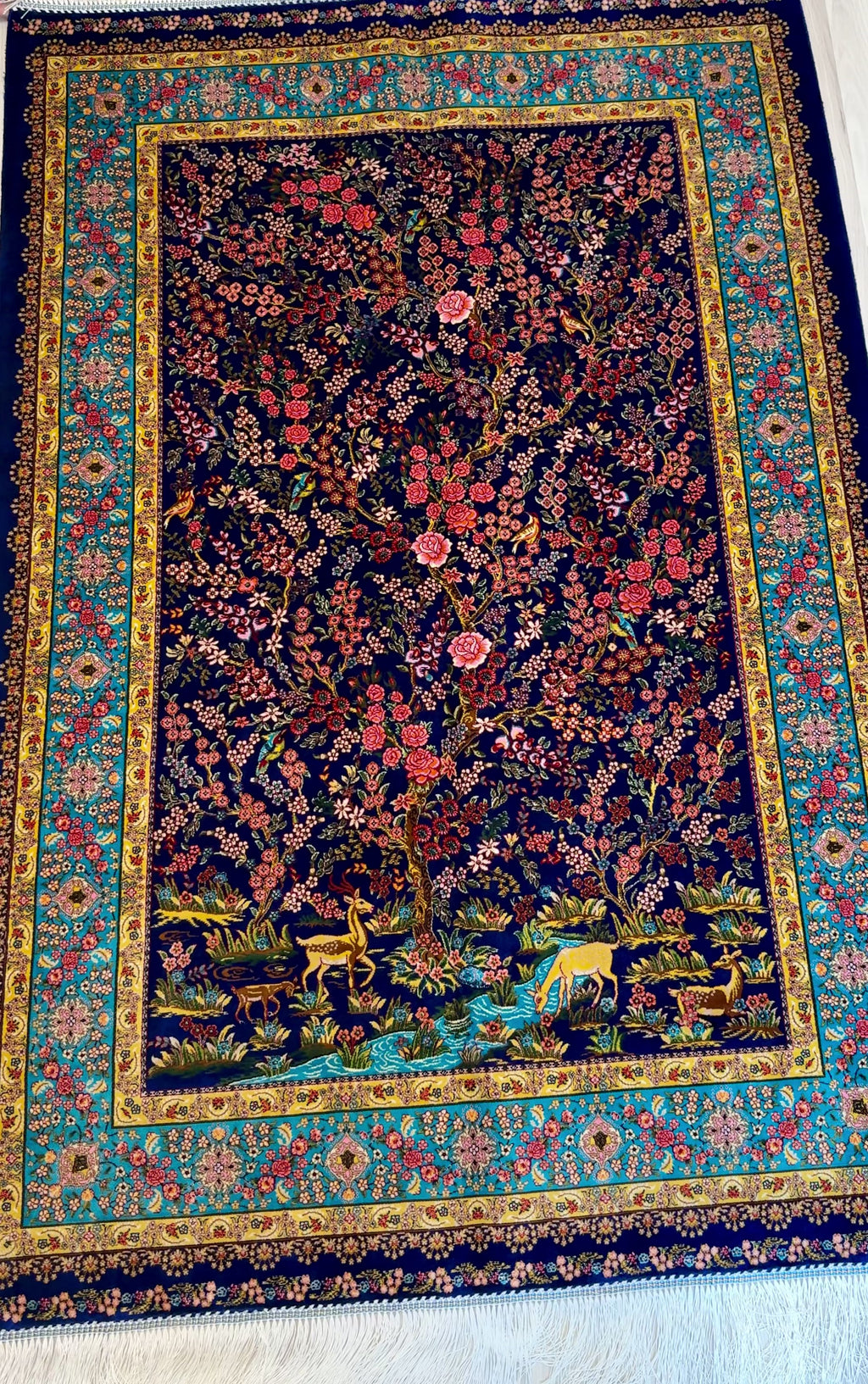 Luxury Persian Bamboo Silk Rug 100x150 cm – Robot-Woven & Hand-Knotted Edges