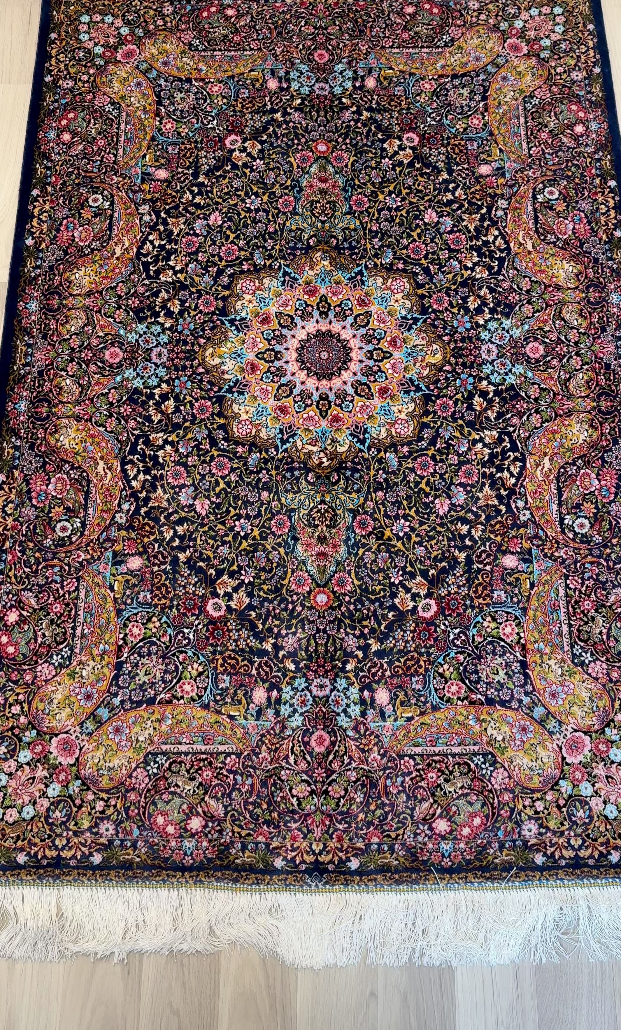 Luxury Persian Bamboo Silk Rug 100x150 cm – Robot-Woven & Hand-Knotted Edges