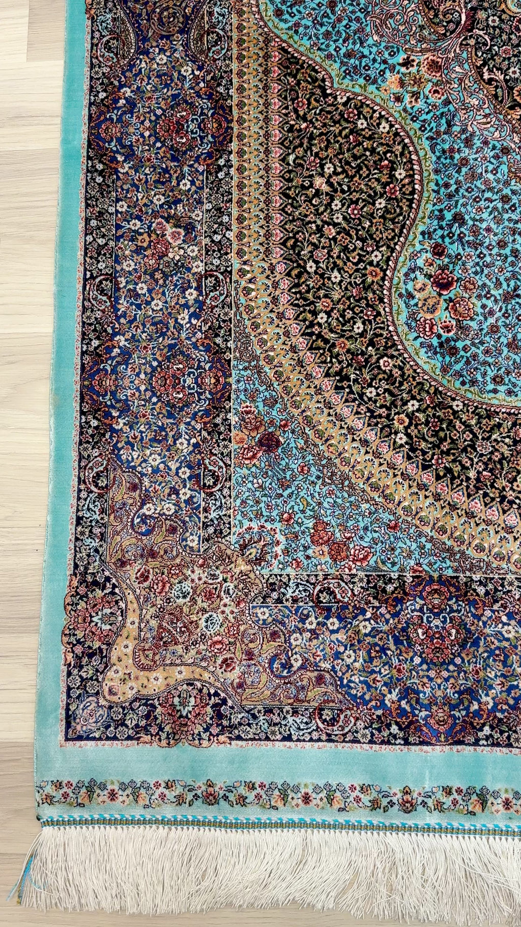 Luxury Persian Bamboo Silk Rug 120x180 cm – Robot-Woven & Hand-Knotted Edges