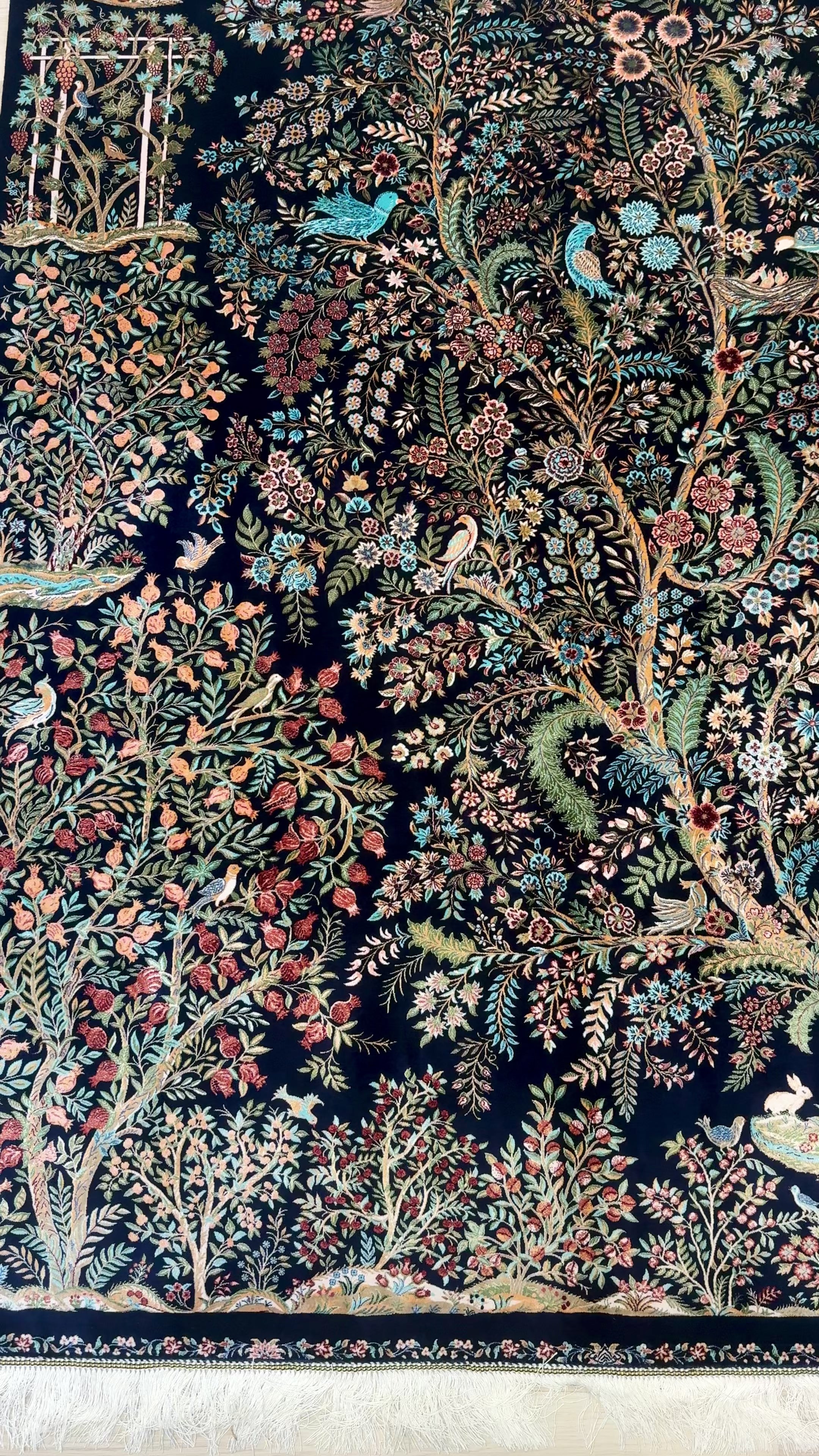 Luxury Persian Bamboo Silk Rug 150x230 cm – Robot-Woven & Hand-Knotted Edges