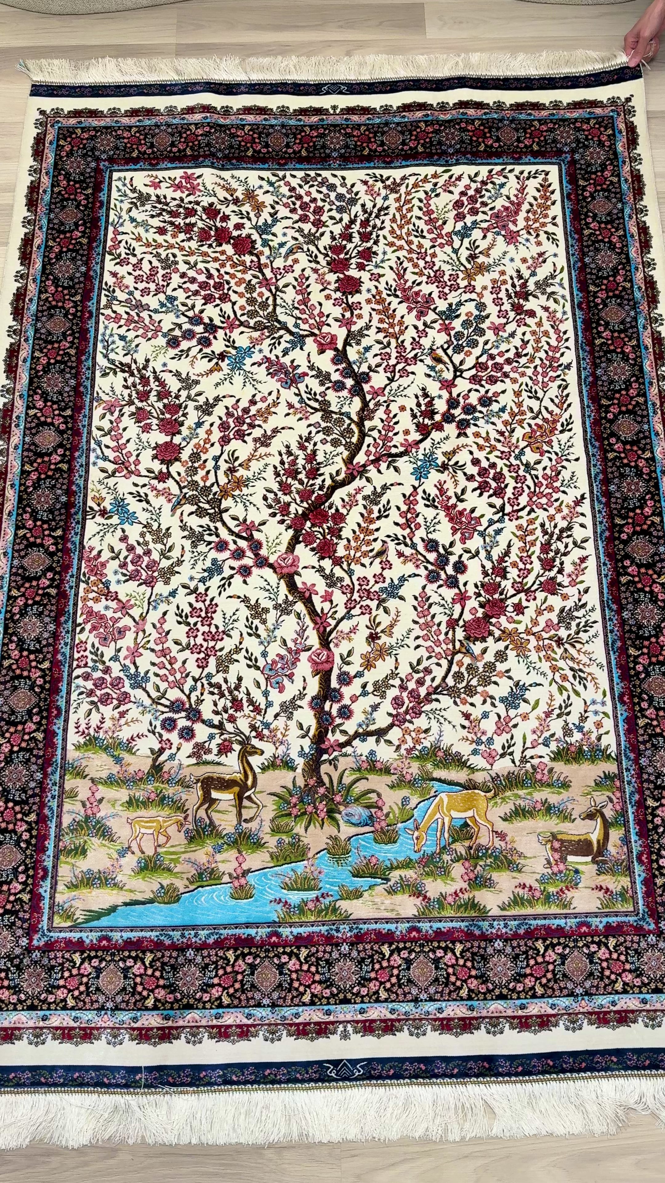 Luxury Persian Bamboo Silk Rug 120x180 cm – Robot-Woven & Hand-Knotted Edges