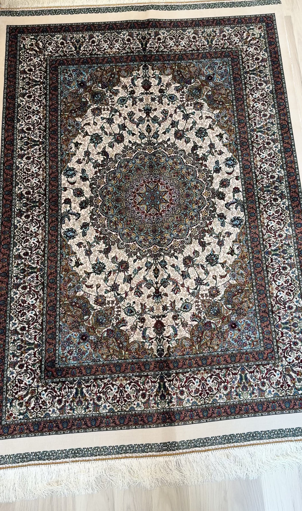 Luxury Persian Bamboo Silk Rug 100x150 cm – Robot-Woven & Hand-Knotted Edges