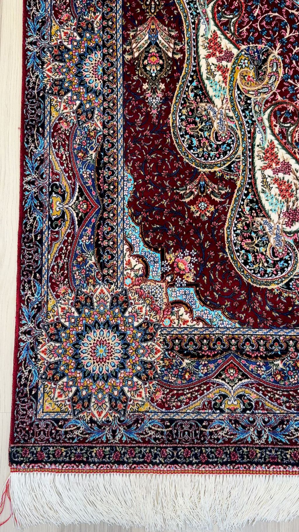 Luxury Persian Bamboo Silk Rug 100x150 cm – Robot-Woven & Hand-Knotted Edges