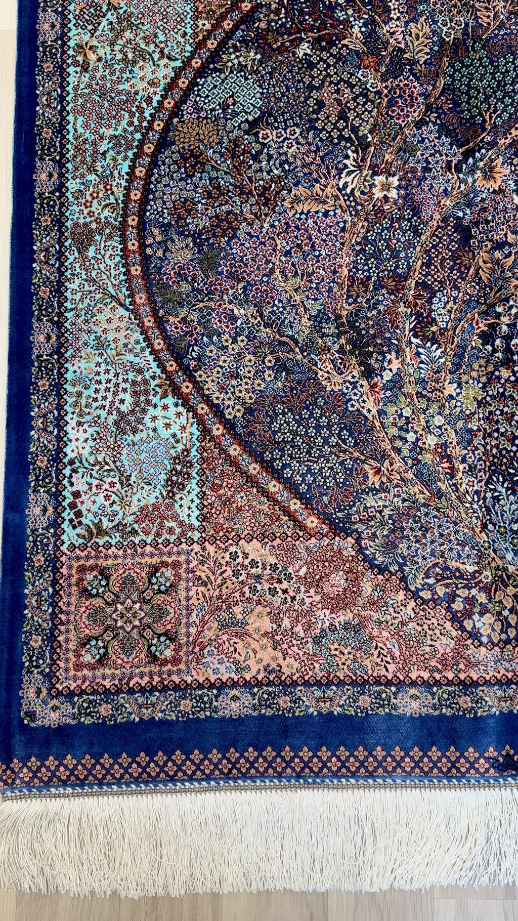 Luxury Persian Bamboo Silk Rug 100x150 cm – Robot-Woven & Hand-Knotted Edges