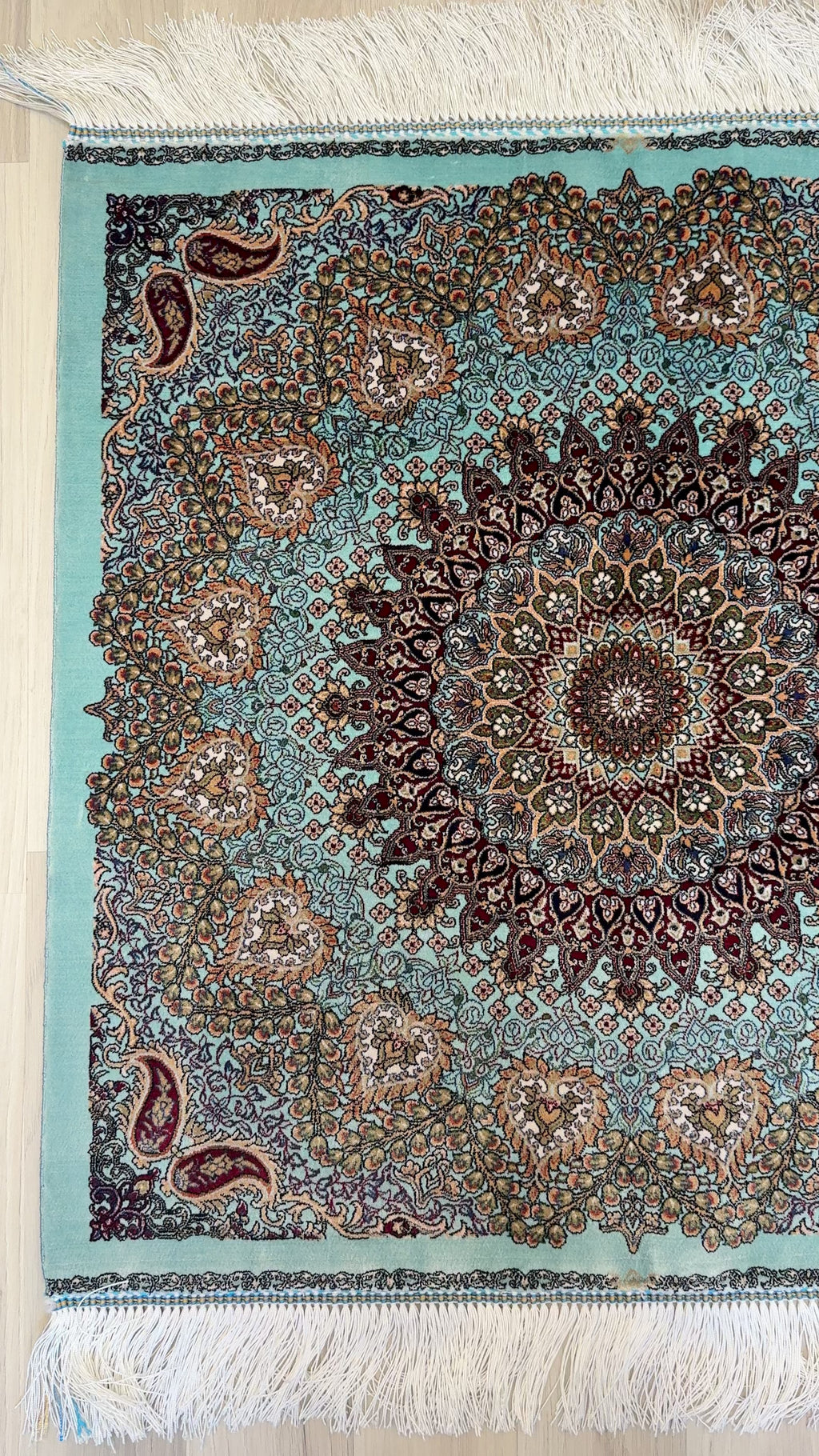 Luxury Persian Bamboo Silk Rug Wall Art Rug 70x70 cm – Robot-Woven & Hand-Knotted Edges