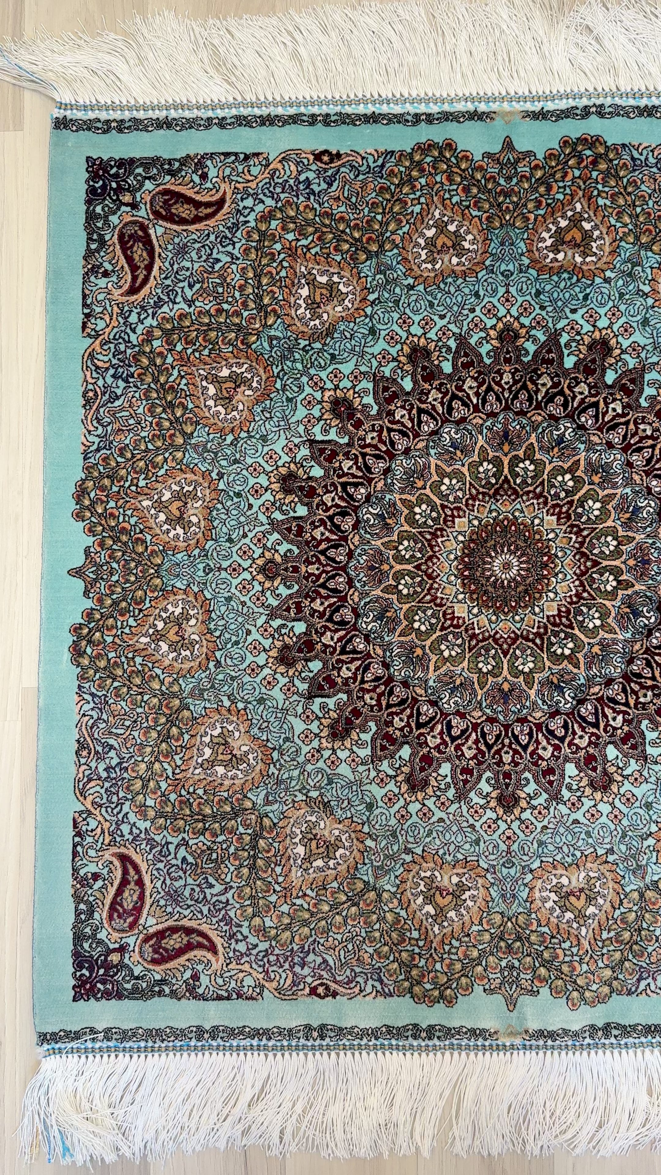 Luxury Persian Bamboo Silk Rug Wall Art Rug 70x70 cm – Robot-Woven & Hand-Knotted Edges