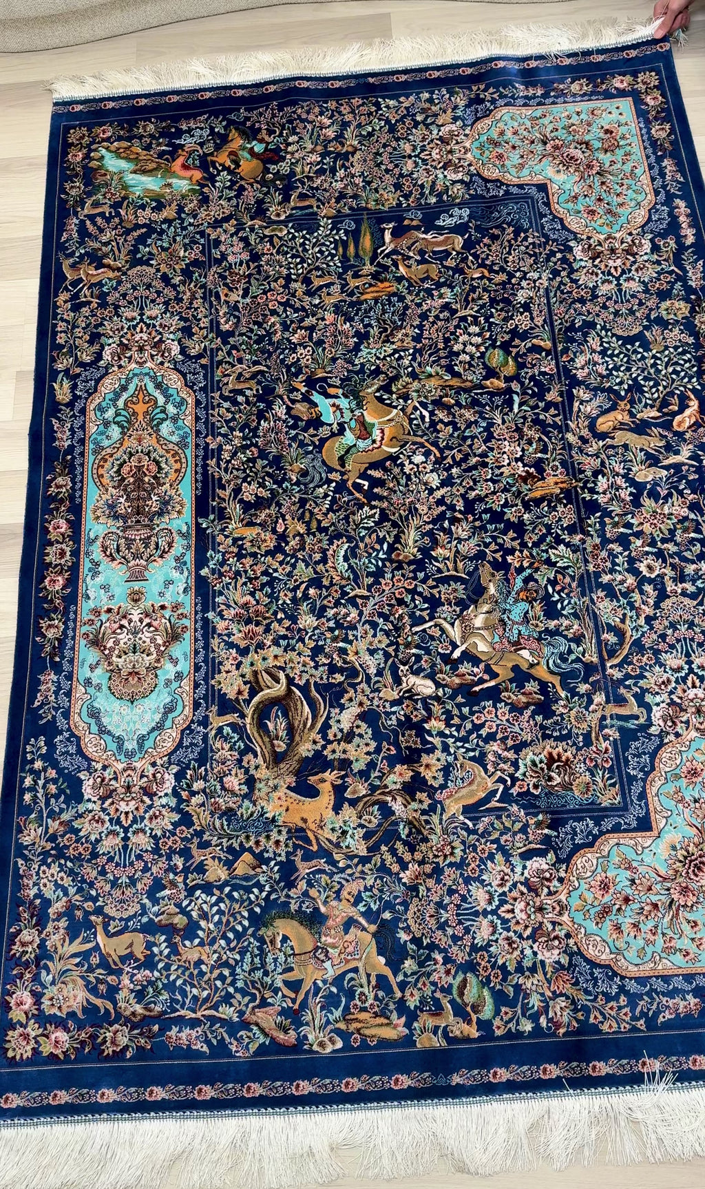 Luxury Persian Bamboo Silk Rug 120x180 cm – Robot-Woven & Hand-Knotted Edges