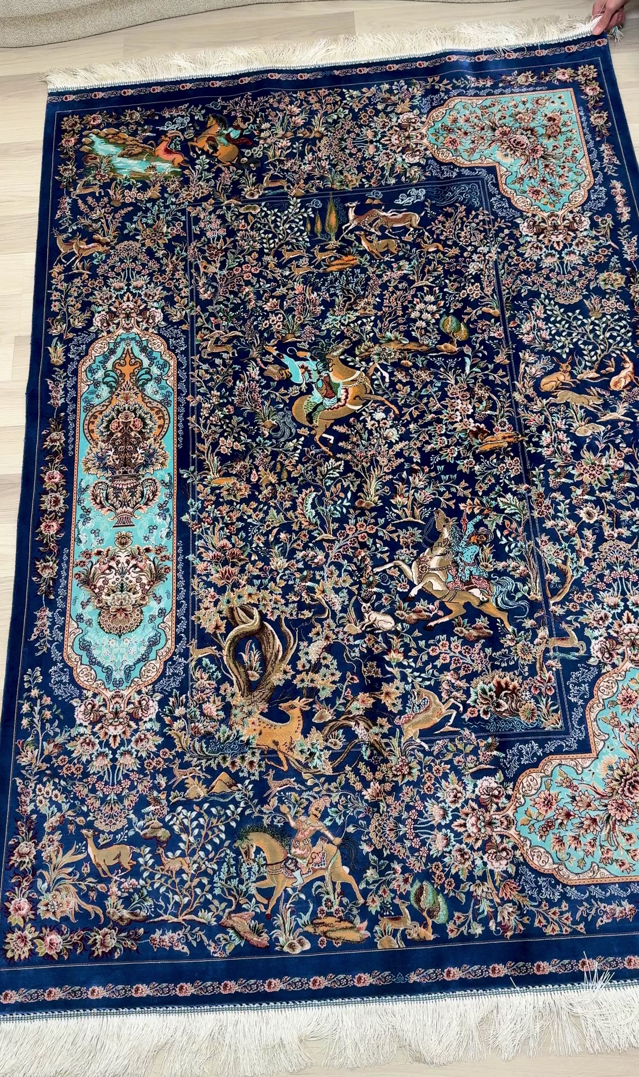 Luxury Persian Bamboo Silk Rug 120x180 cm – Robot-Woven & Hand-Knotted Edges