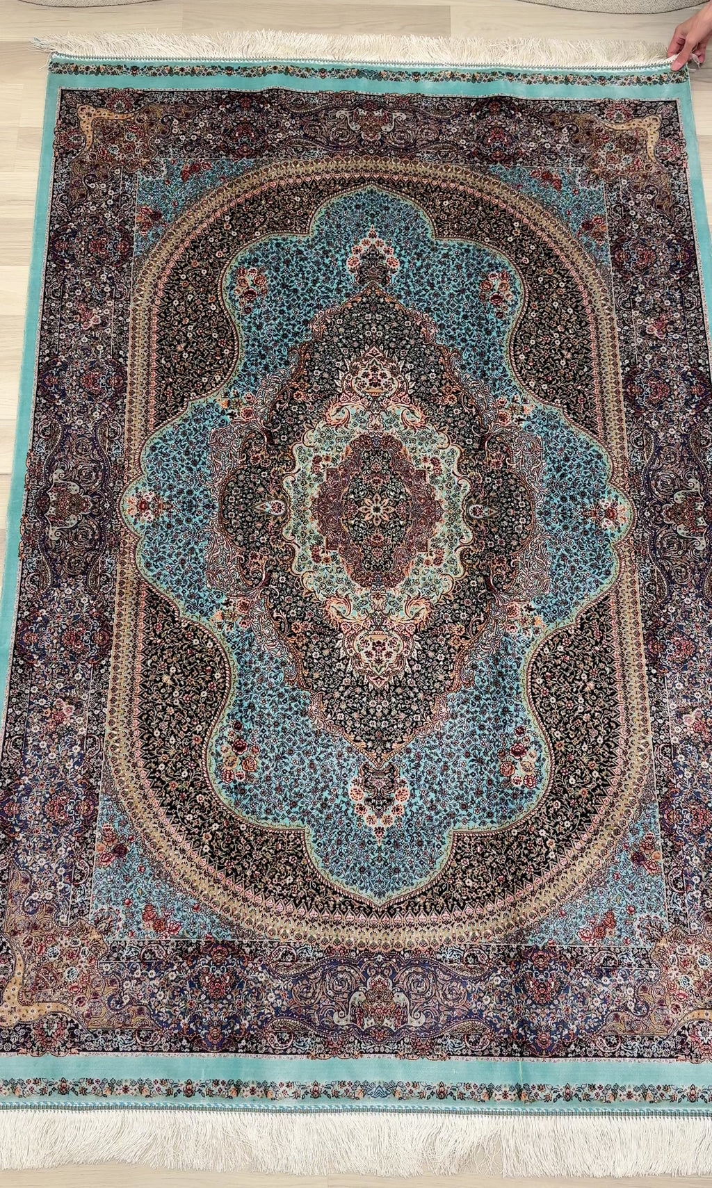 Luxury Persian Bamboo Silk Rug 120x180 cm – Robot-Woven & Hand-Knotted Edges