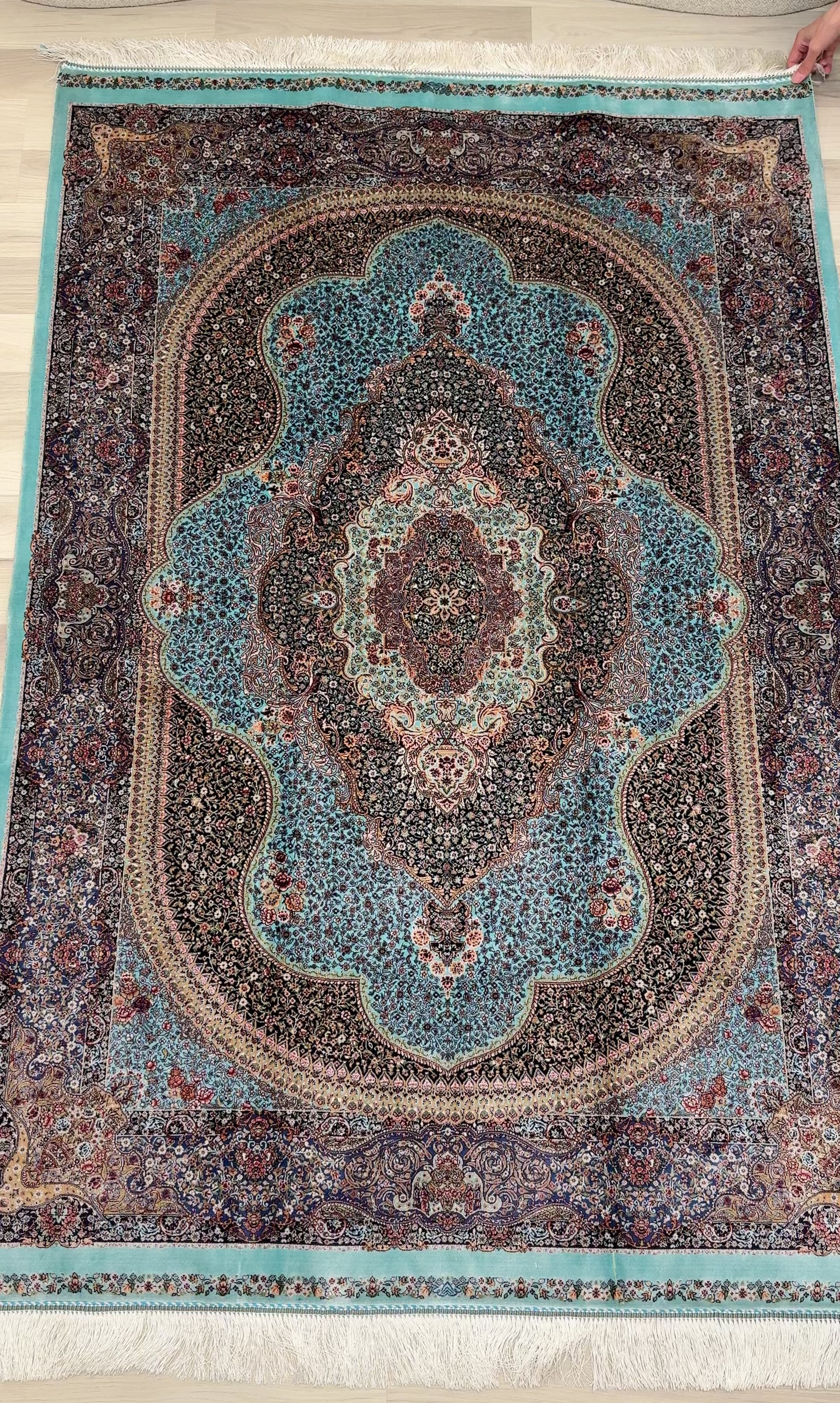 Luxury Persian Bamboo Silk Rug 120x180 cm – Robot-Woven & Hand-Knotted Edges