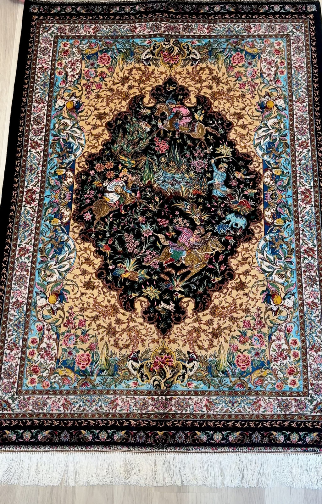 Luxury Persian Bamboo Silk Rug 150x225 cm – Robot-Woven & Hand-Knotted Edges