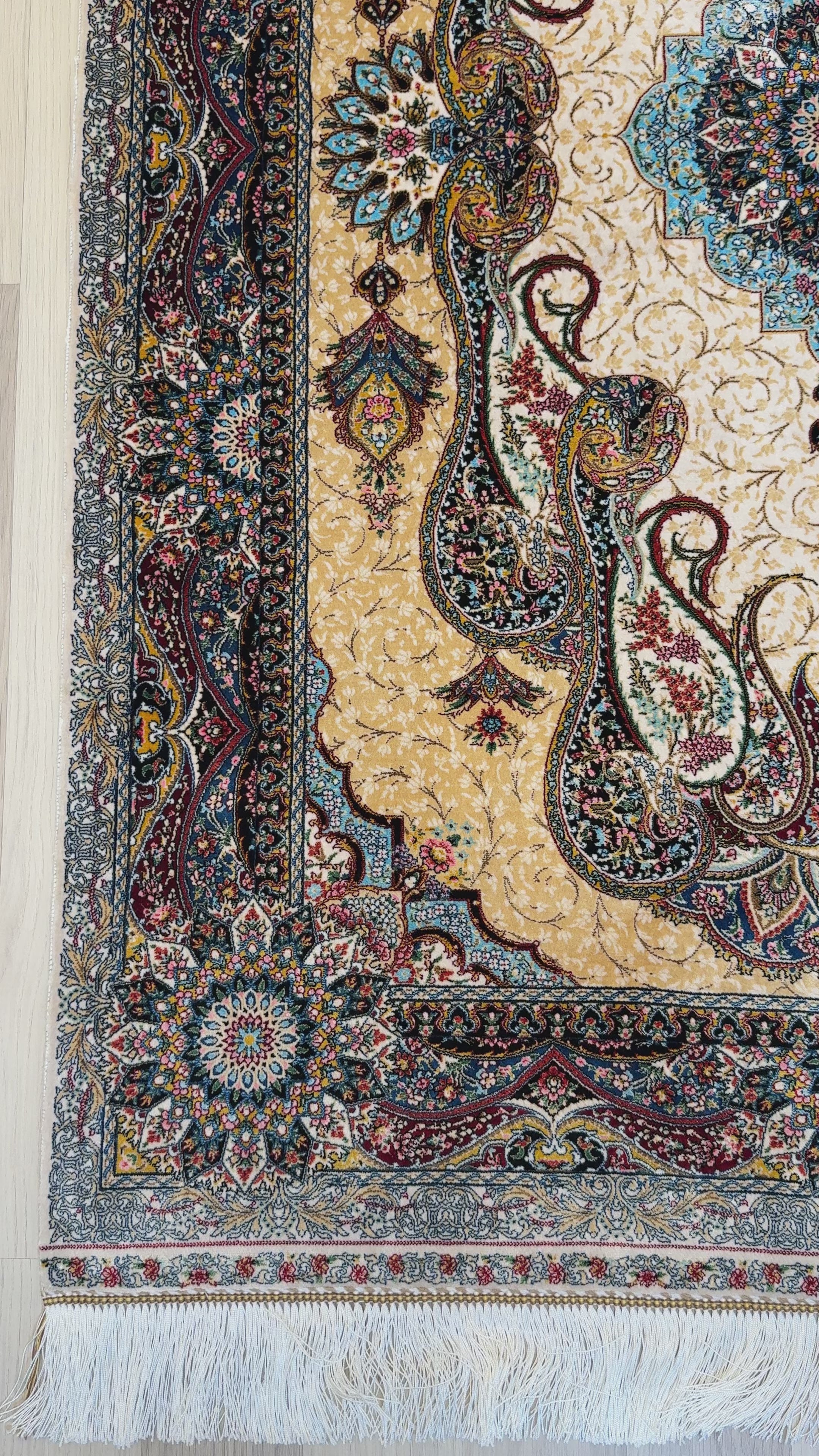 Luxury Persian Bamboo Silk Rug 100x150 cm – Robot-Woven & Hand-Knotted Edges