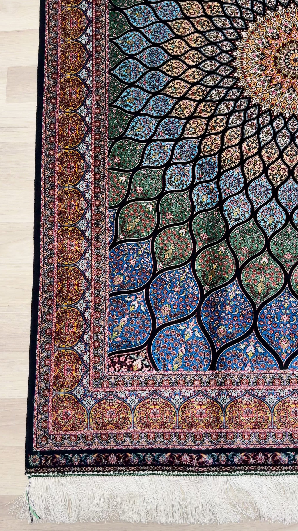 Luxury Persian Bamboo Silk Rug 120x180 cm – Robot-Woven & Hand-Knotted Edges