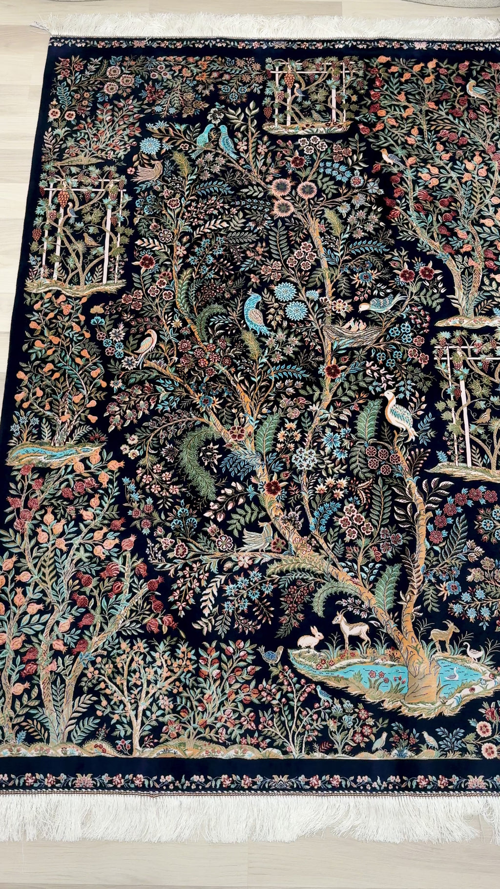 Luxury Persian Bamboo Silk Rug 120x180 cm – Robot-Woven & Hand-Knotted Edges