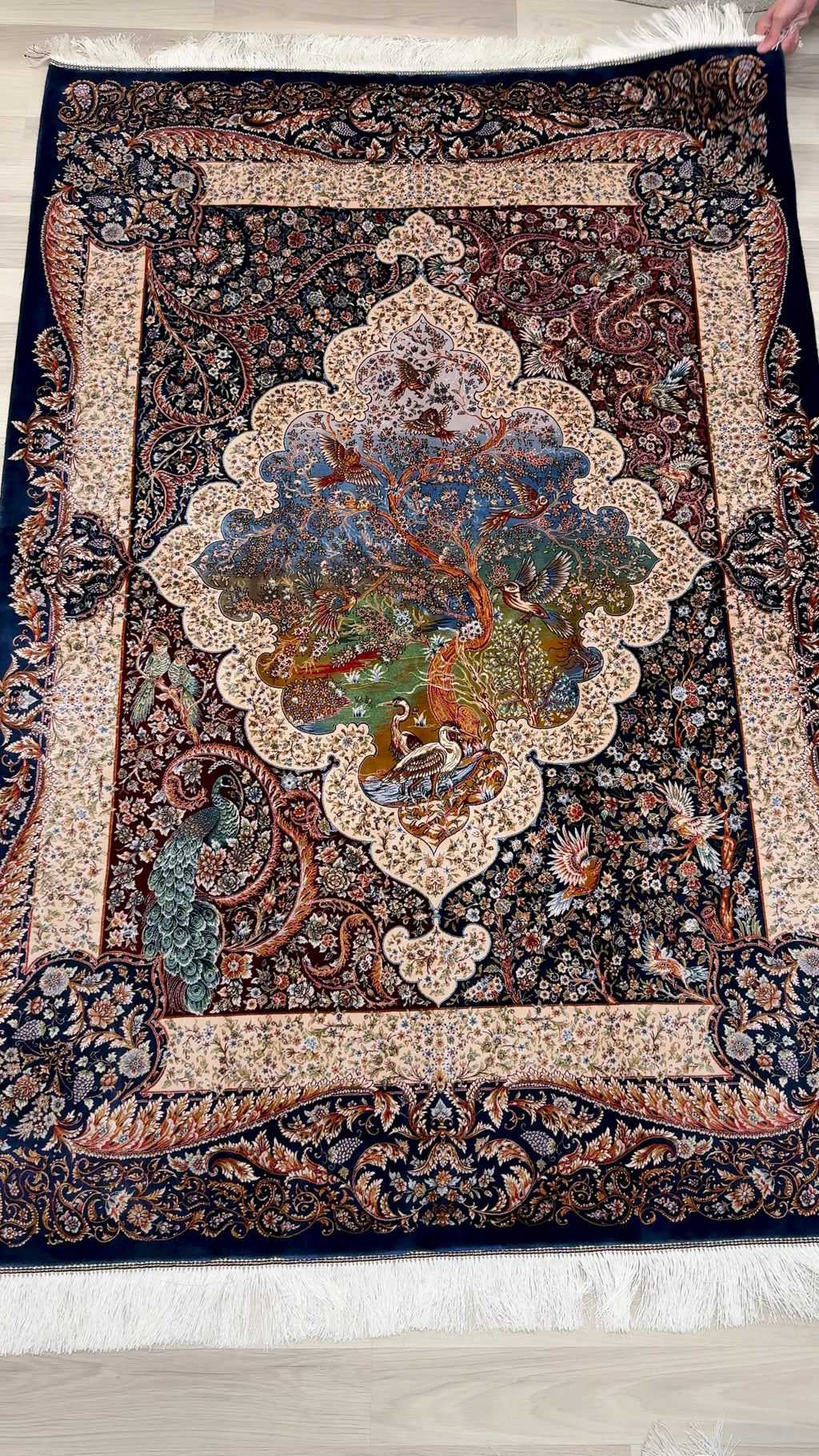 Luxury Persian Bamboo Silk Rug 120x180 cm – Robot-Woven & Hand-Knotted Edges