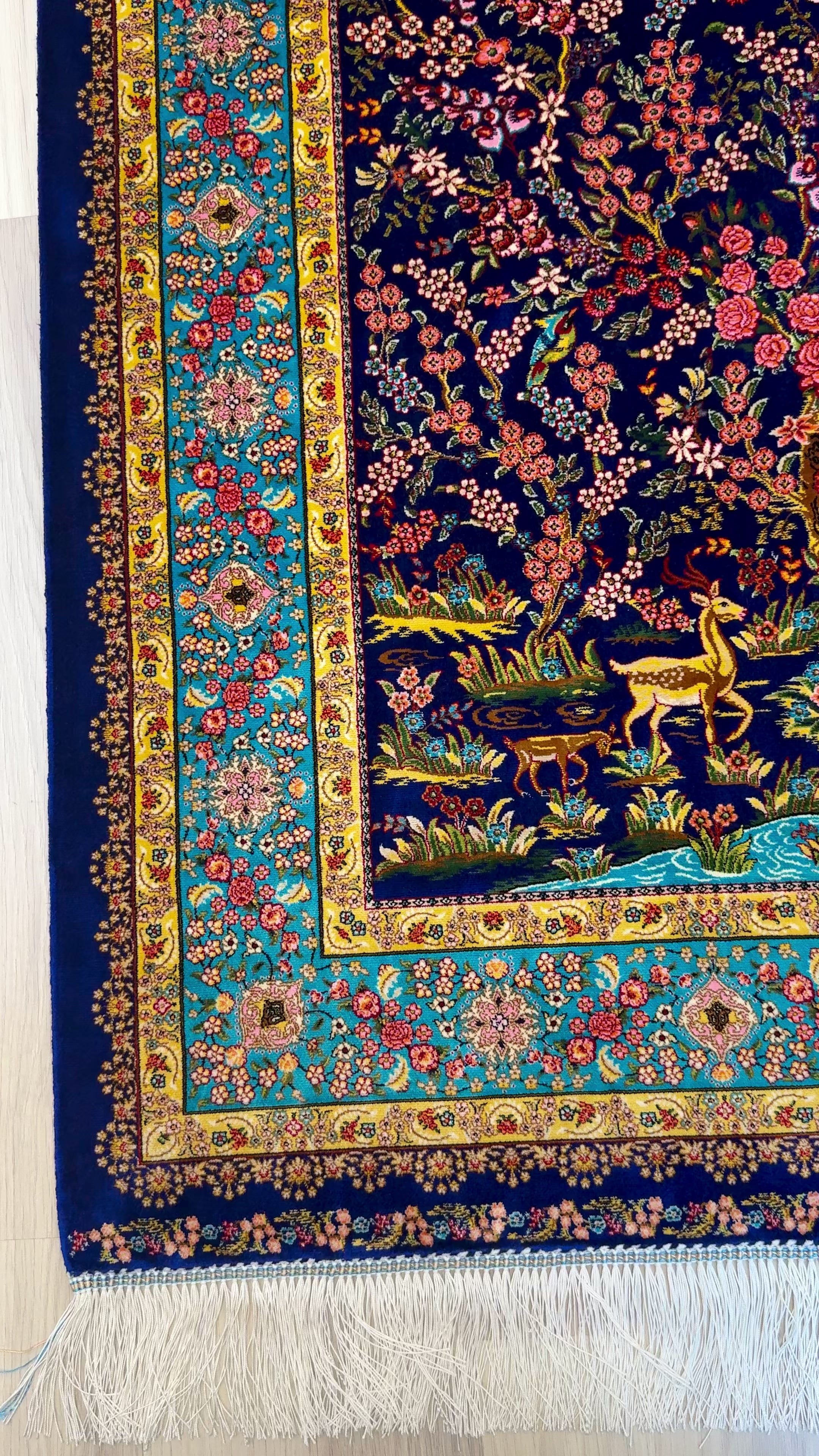 Luxury Persian Bamboo Silk Rug 100x150 cm – Robot-Woven & Hand-Knotted Edges