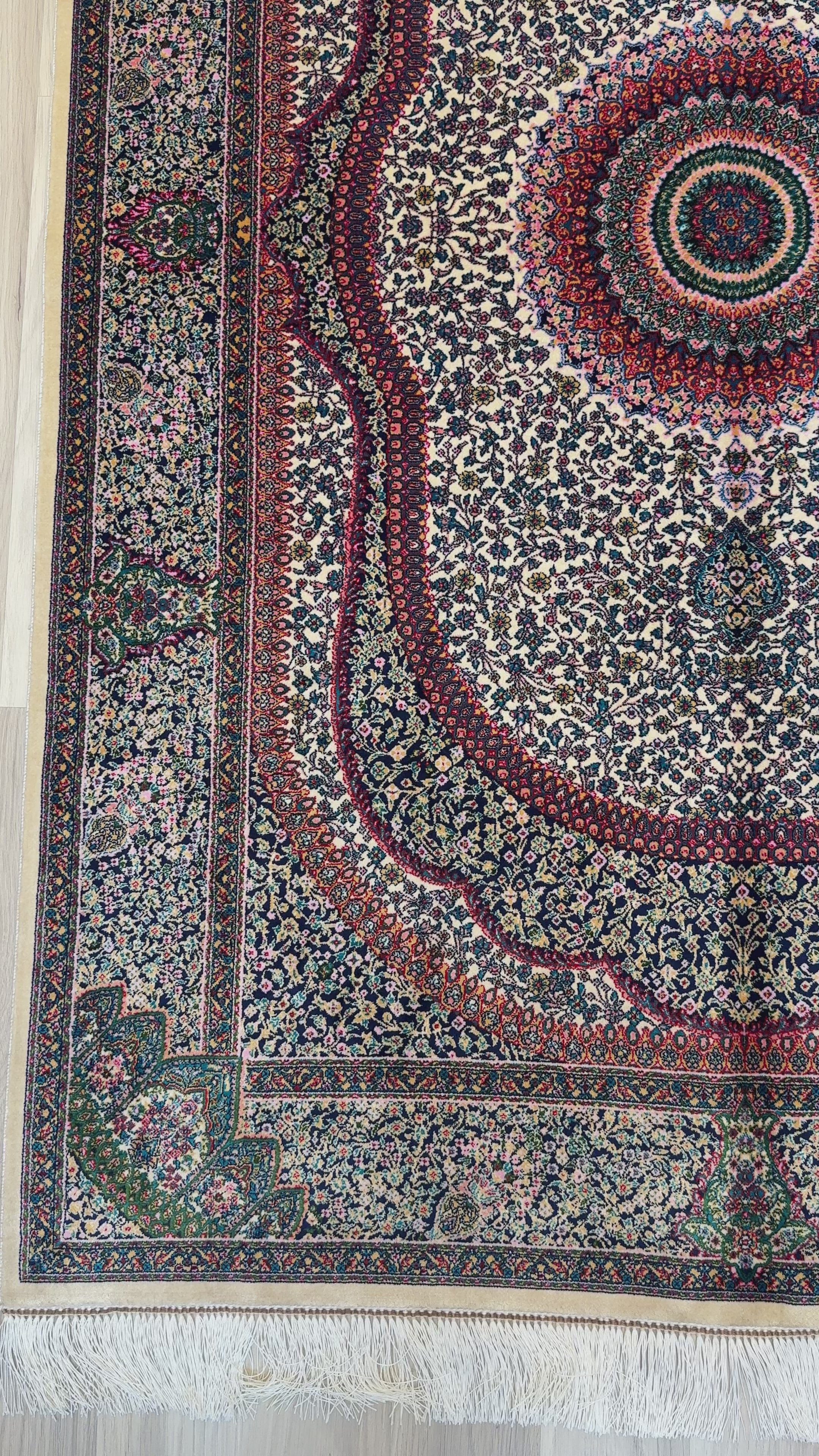 Luxury Persian Bamboo Silk Rug 100x150 cm – Robot-Woven & Hand-Knotted Edges