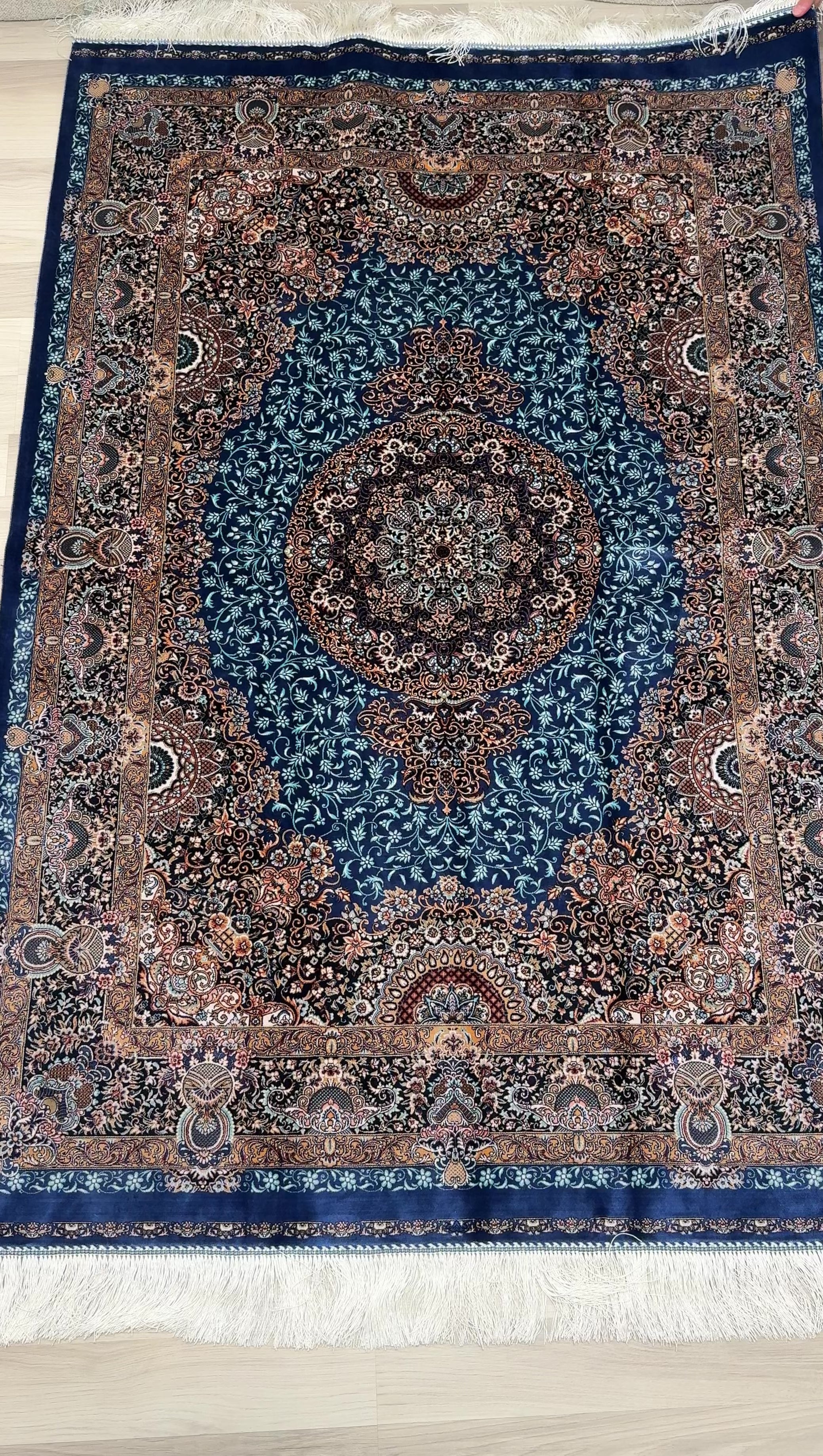 Luxury Persian Bamboo Silk Rug 120x180 cm – Robot-Woven & Hand-Knotted Edges