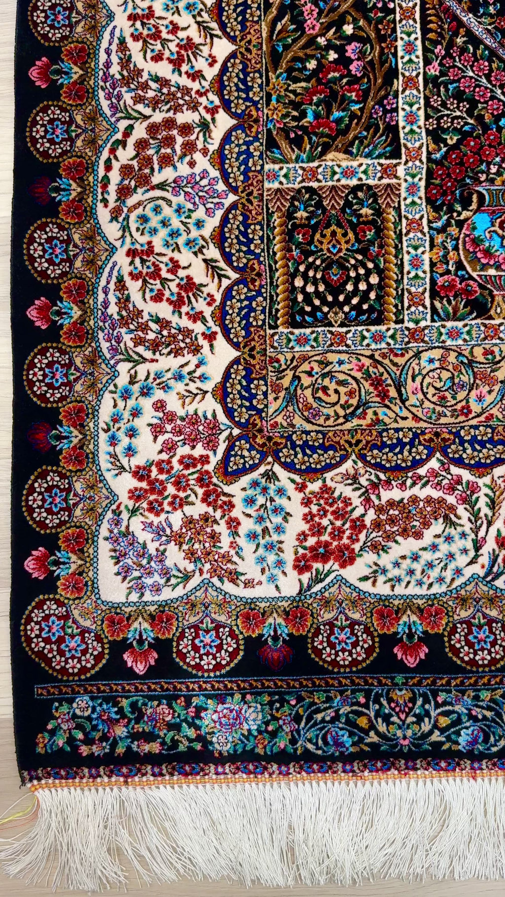 Luxury Persian Bamboo Silk Rug 150x225 cm – Robot-Woven & Hand-Knotted Edges