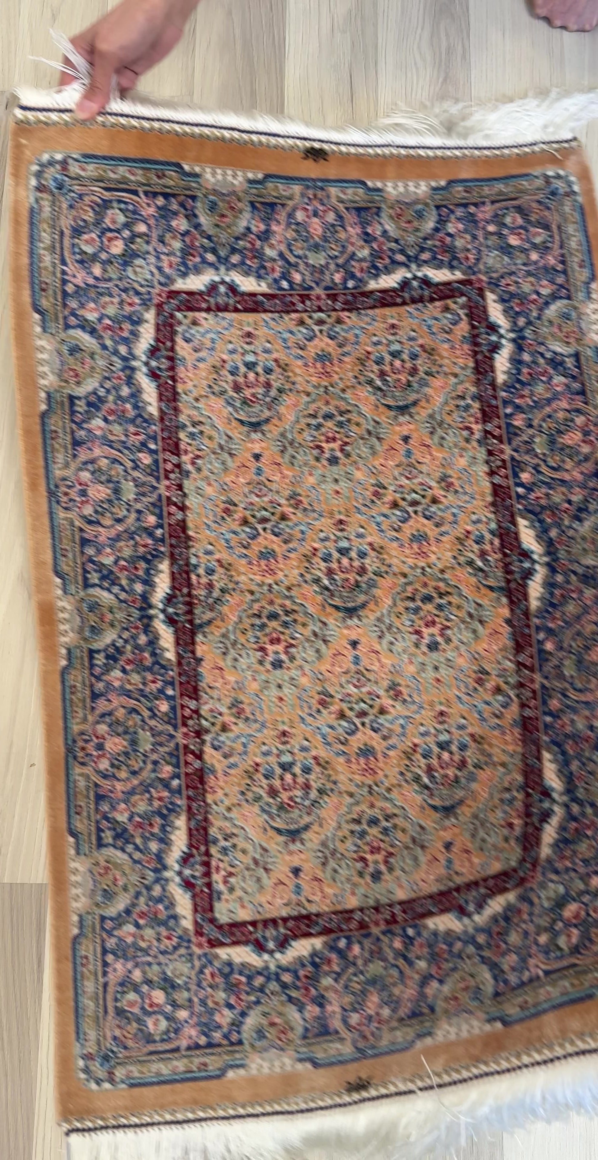 Elegant Persian Bamboo Silk Rug 60x90 cm – Robot-Woven & Hand-Knotted Edges